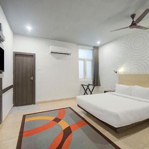 Super Townhouse Everest Hotel